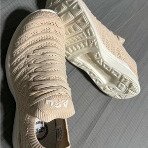 APL Techloom Wave size 7.5 Womens